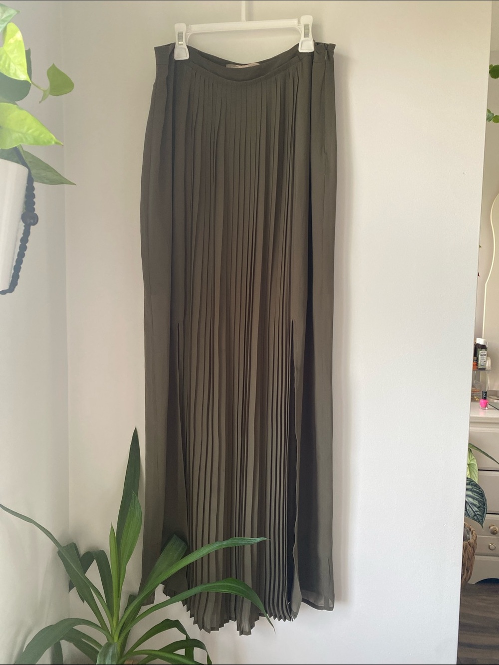 Forever 21 Olive Green Pleated Maxi Skirt